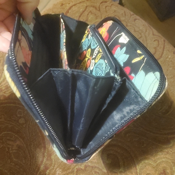 Vera Bradley Happy Snails Accordian Zip Around Wallet. - Picture 8 of 16